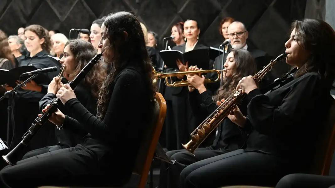 Kemer’de Duygusal Gece: Atatürk’e Saygı Konseri 8
